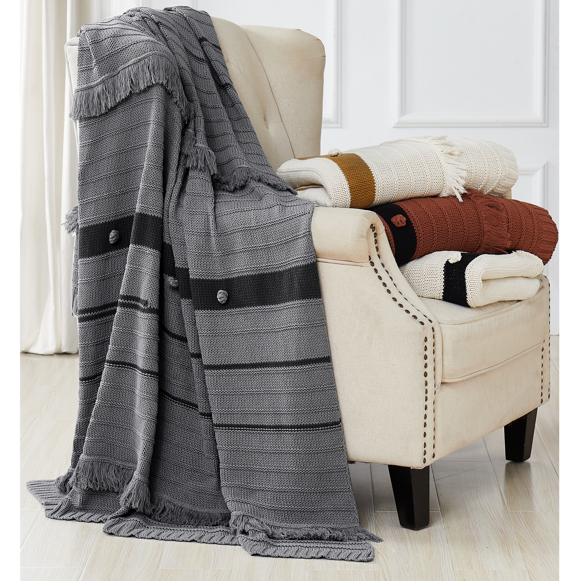 Modern threads throw 2025 blanket